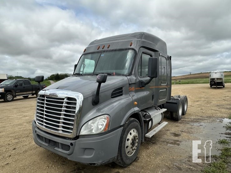 2012-freightliner-cascadia-113-image-1