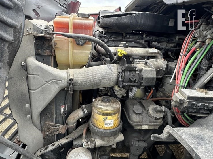 2012-freightliner-cascadia-113-image-21