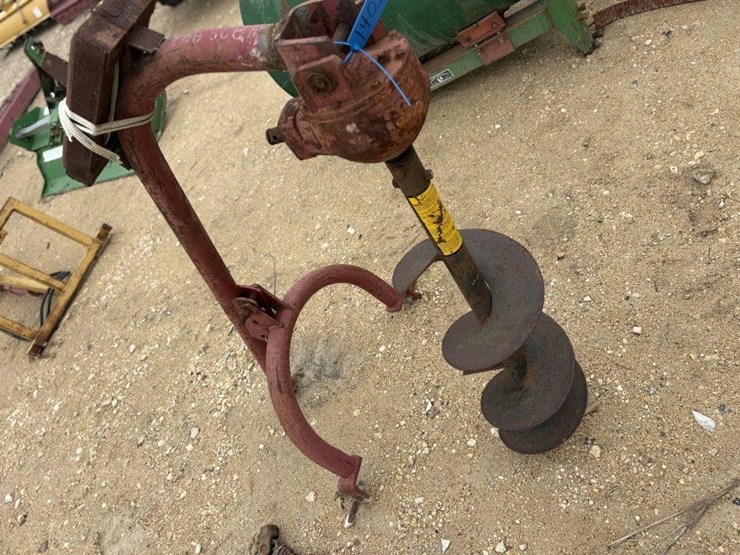 l3---rhino-post-hole-digger-image-2