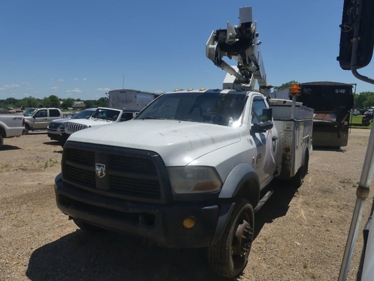 2012-dodge-ram-5500hd-image-1