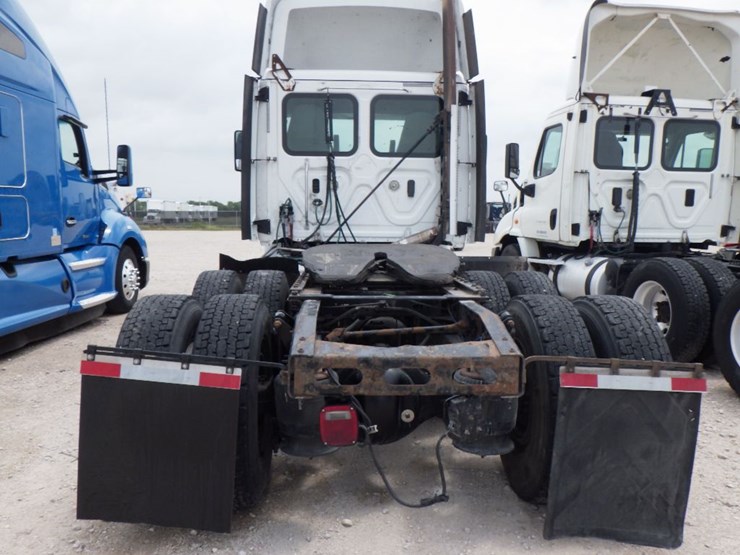 2018-freightliner-cascadia-125-image-7