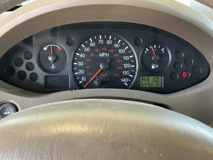 2005-ford-focus-sdn-image-16