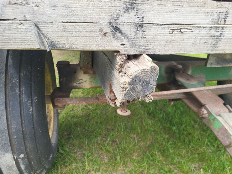 hay-wagon-w/john-deere-running-gear-image-37