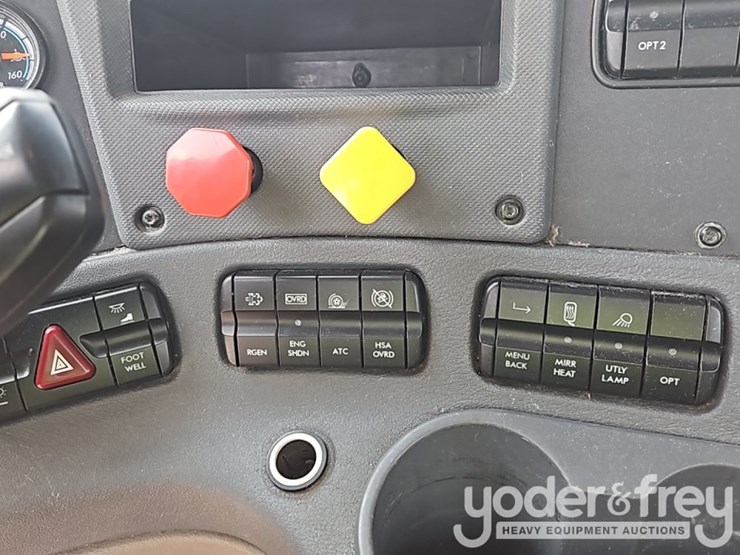 2017-freightliner-cascadia-125-image-37