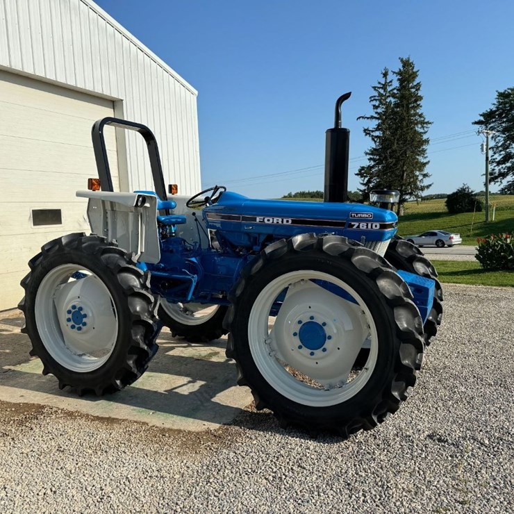 1993 FORD 7610