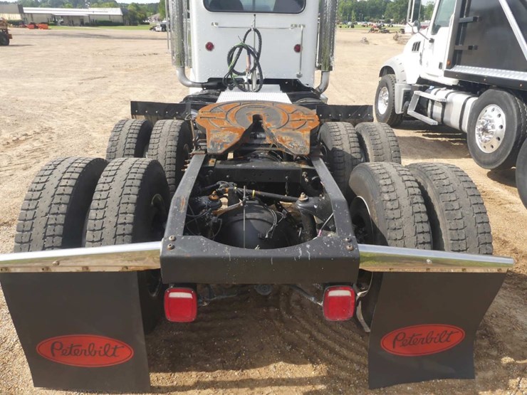 2018-peterbilt-389-image-8