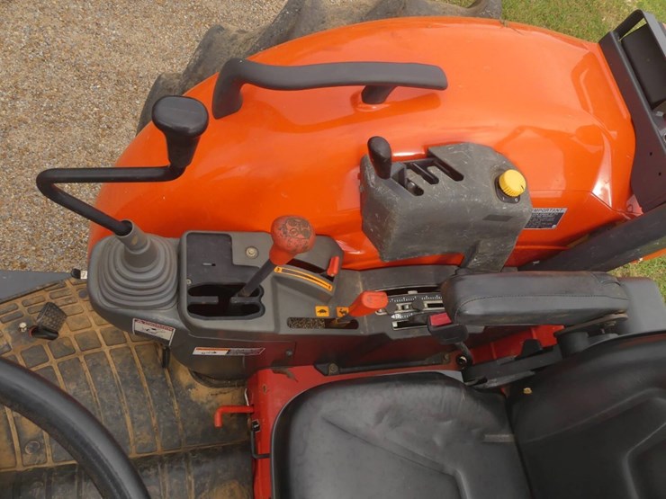 2023-kubota-m7060hd-image-14