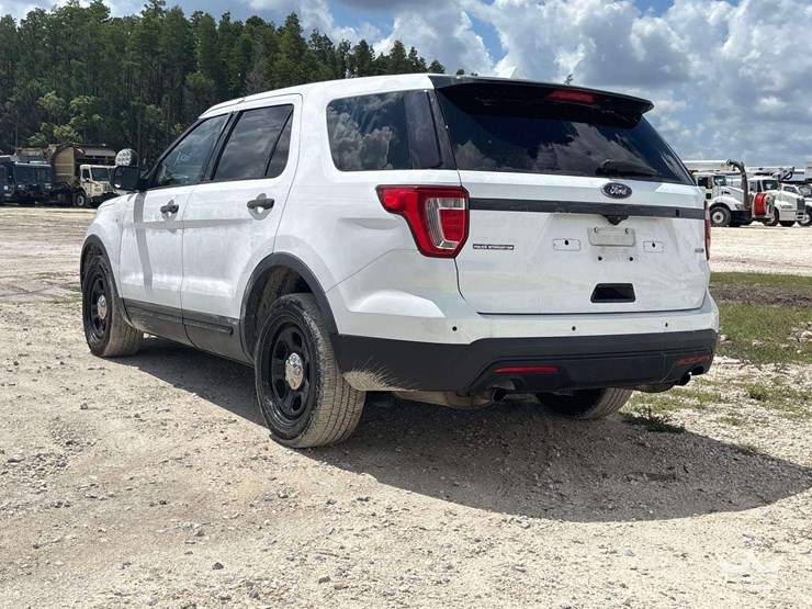 2016-ford-explorer-image-4