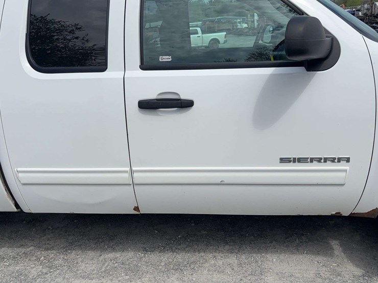 2013-gmc-sierra-1500-image-27