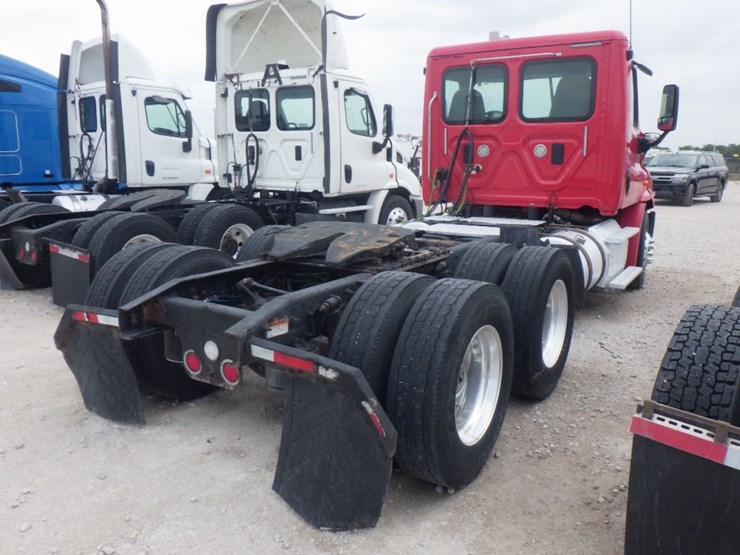2015-freightliner-cascadia-113-image-7