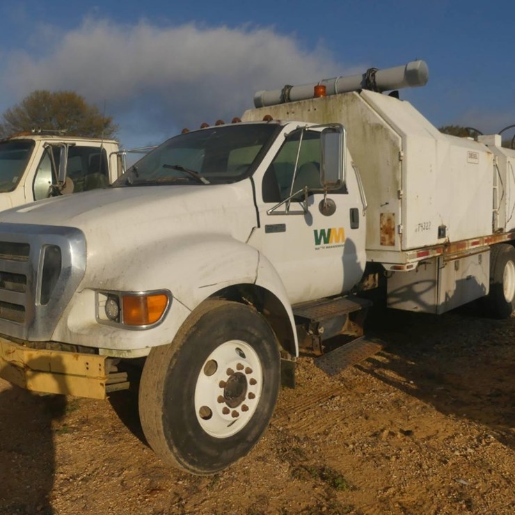 2005 FORD F750
