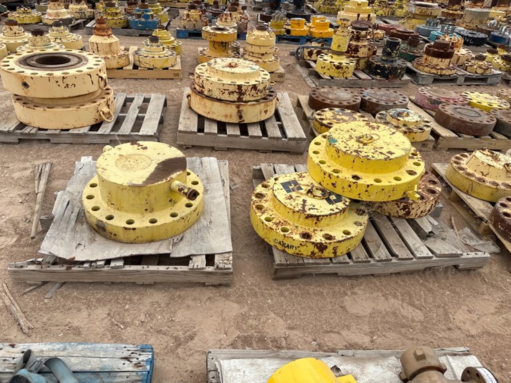 (6-pallets)-assorted-blind/-lift-flanges-&-adapter-flanges-image-1