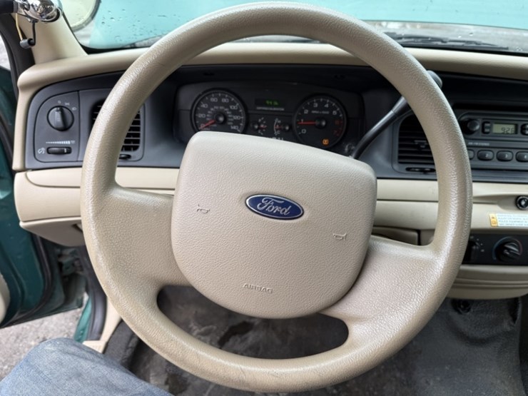 2008-ford-crown-victoria-sedan-image-33