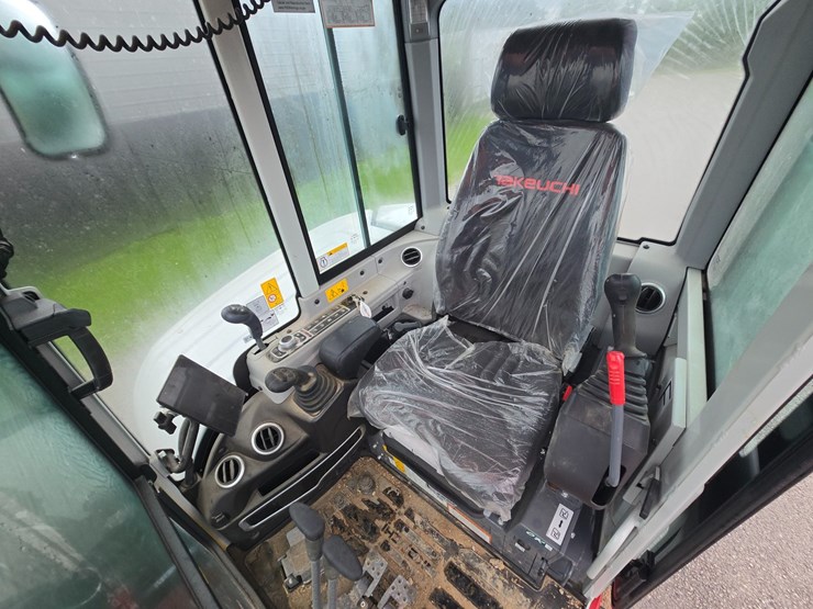 #24032-•-2024-takeuchi-tv350r-excavator-image-81