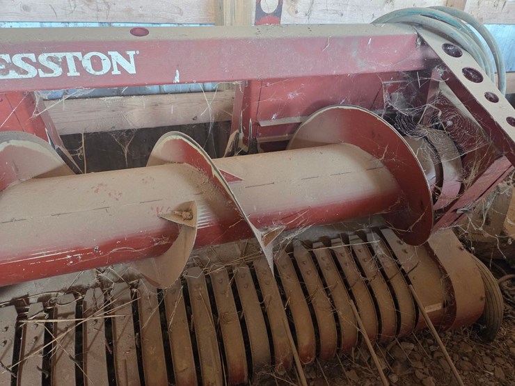 hesston-7500-image-32