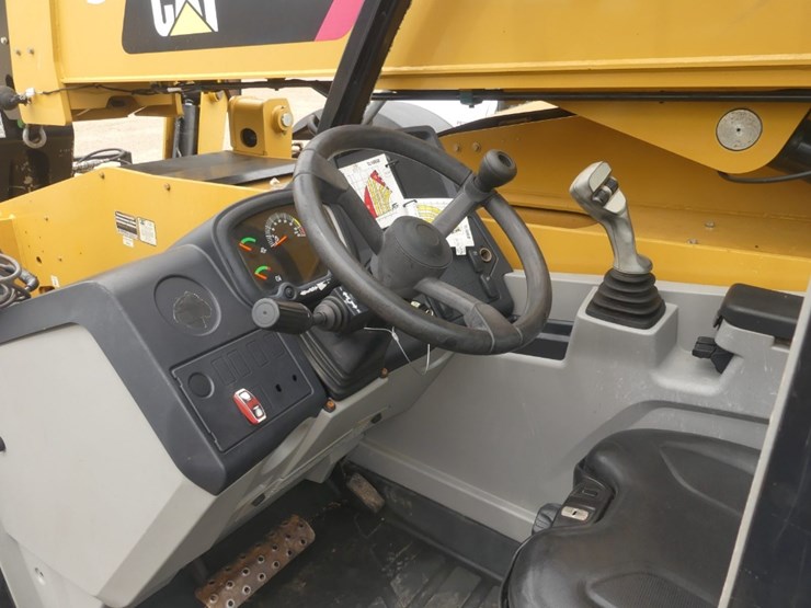 2019-caterpillar-tl1055d-image-12