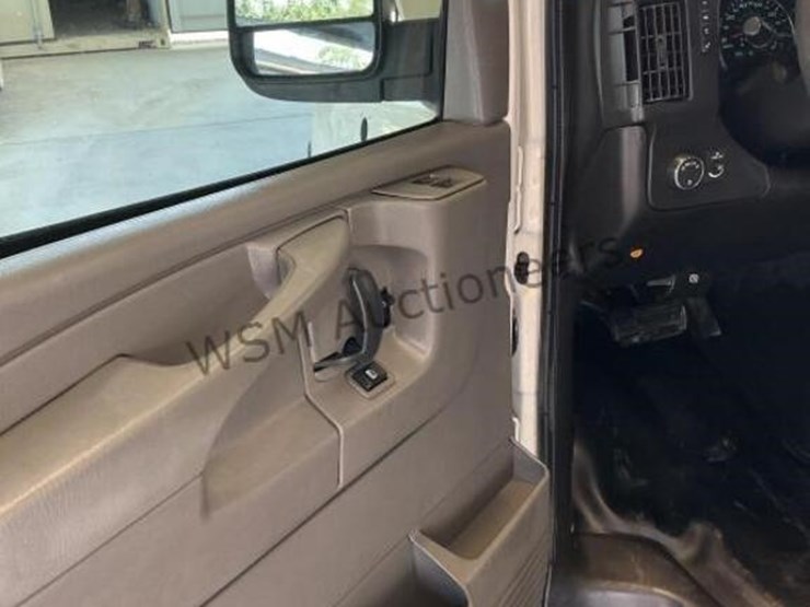2015-chevrolet-express-2500-image-24
