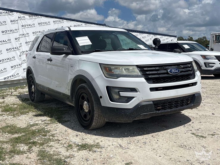 2016-ford-explorer-image-2