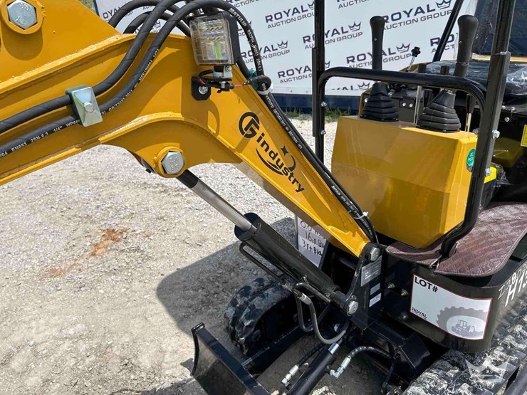 mini-excavator-image-17