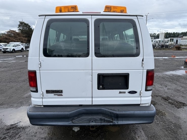 2013-ford-e350-image-5