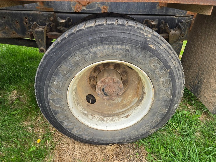 1999-freightliner-fl70-image-62
