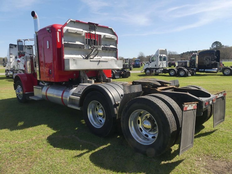 2017-peterbilt-389-image-4