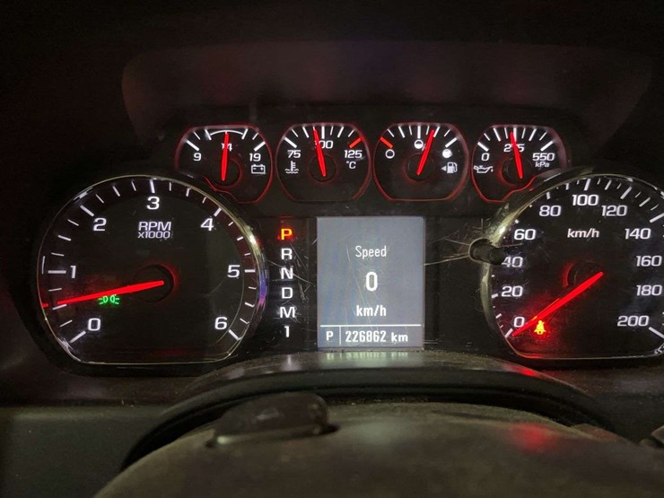 2016-chevrolet-silverado-3500hd-image-2