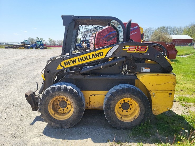 new-holland-l218-image-3