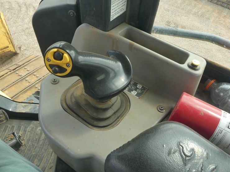 2015-komatsu-d37px-23-image-14