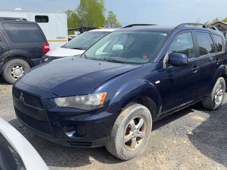 2010-mitsubishi-outlander-image-2