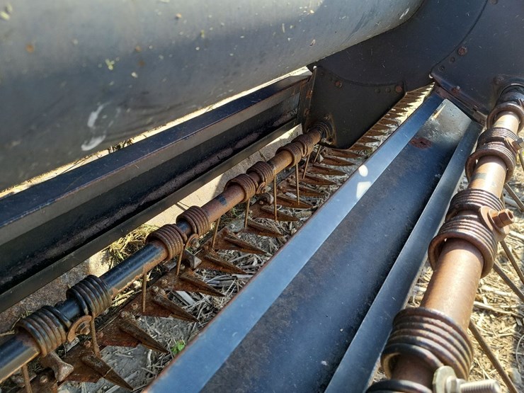 international-8840-swather-image-19