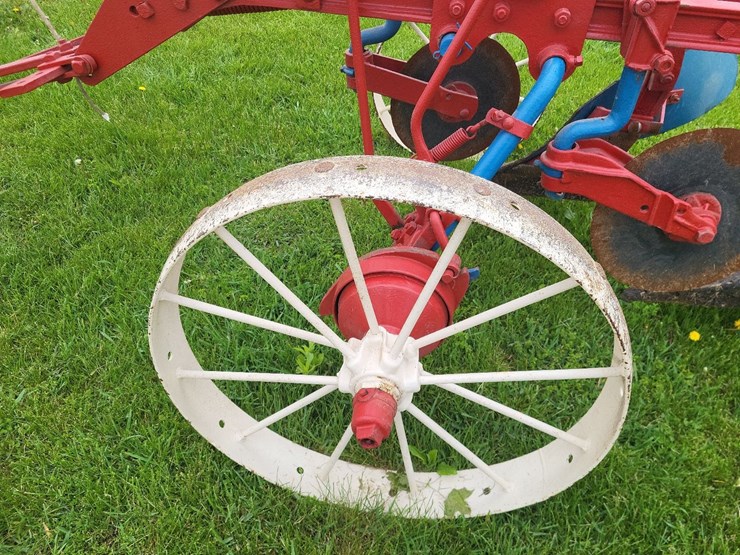 international-2-bottom-pull-type-moldboard-plow---nice-image-16