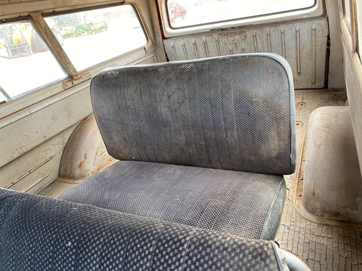 1963-chevrolet-suburban-image-42