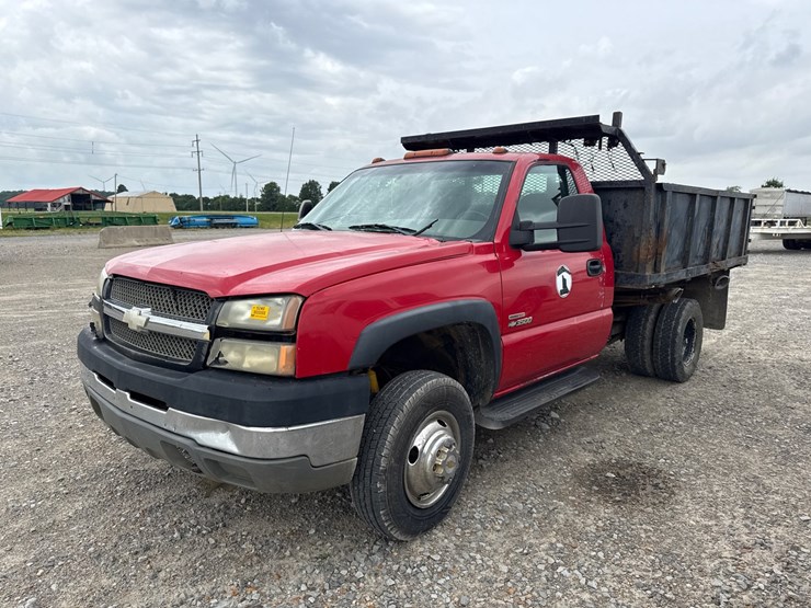 2004-chevrolet-silverado-3500-image-1