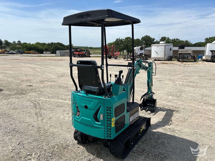 mini-excavator-image-3
