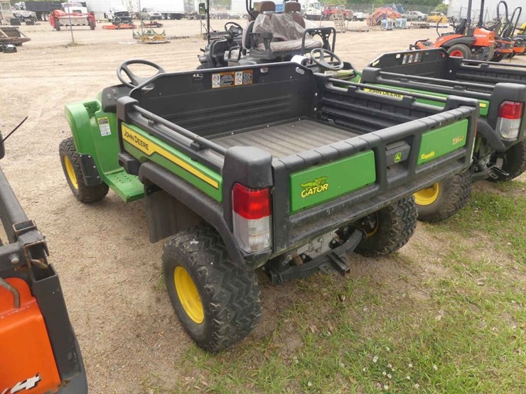 2024-john-deere-gator-image-4