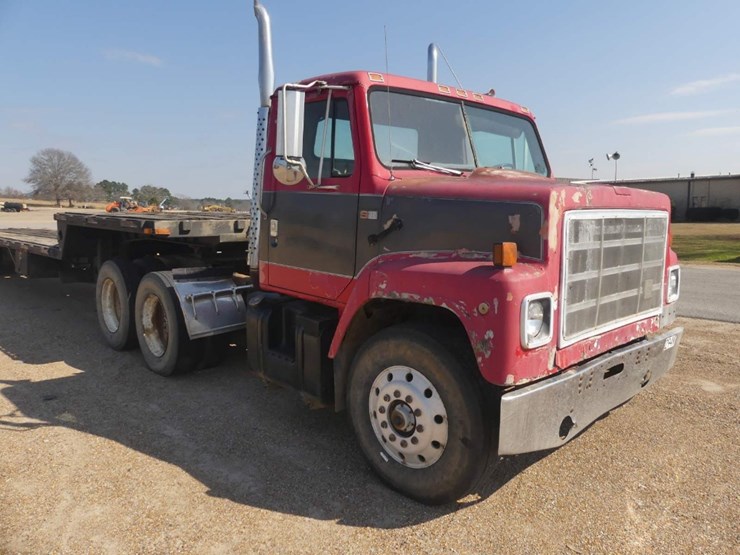1984-international-s2200-image-2