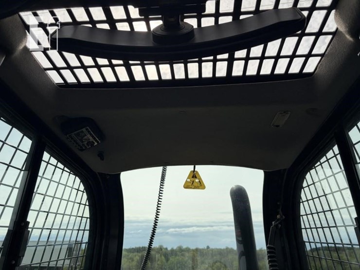 new-holland-l220-image-10