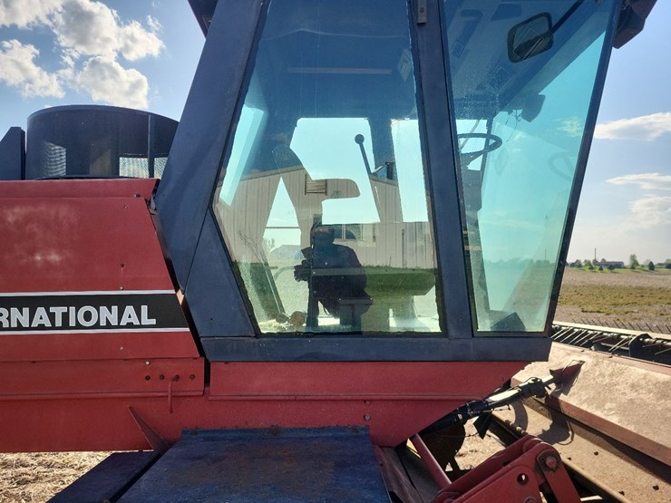 international-8840-swather-image-28