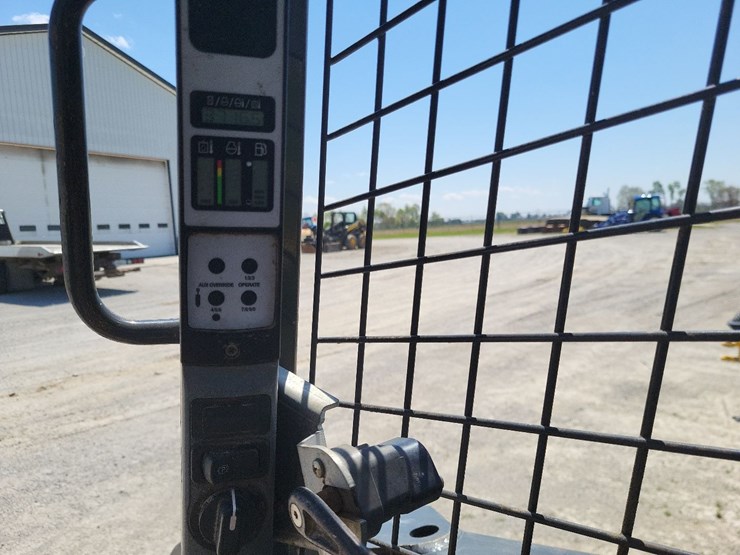 new-holland-l218-image-51