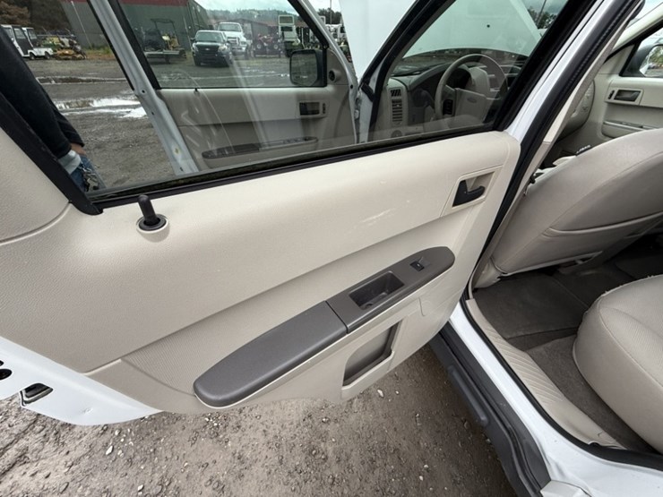 2008-ford-escape-image-17