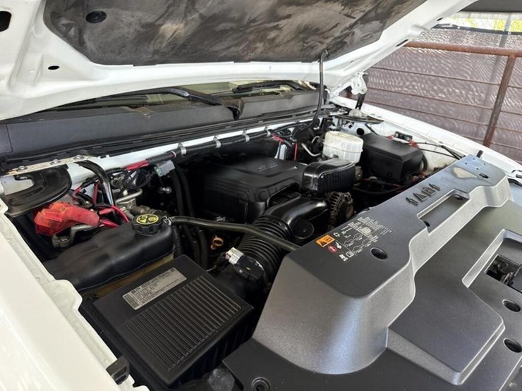 2013-chevrolet-silverado-3500hd-image-17