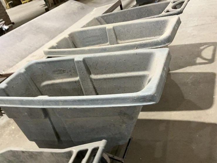 #164-•-poly-carts-and-trash-cans-image-5