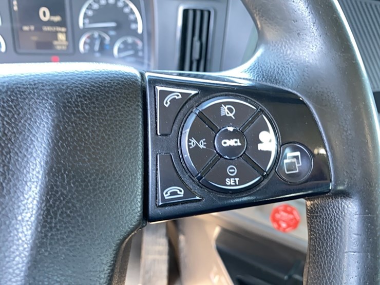 2019-freightliner-cascadia-day-cab-image-50