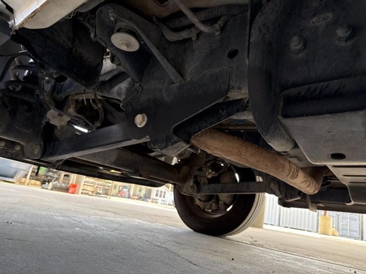 2015-ram-4500-bucket-truck-image-32