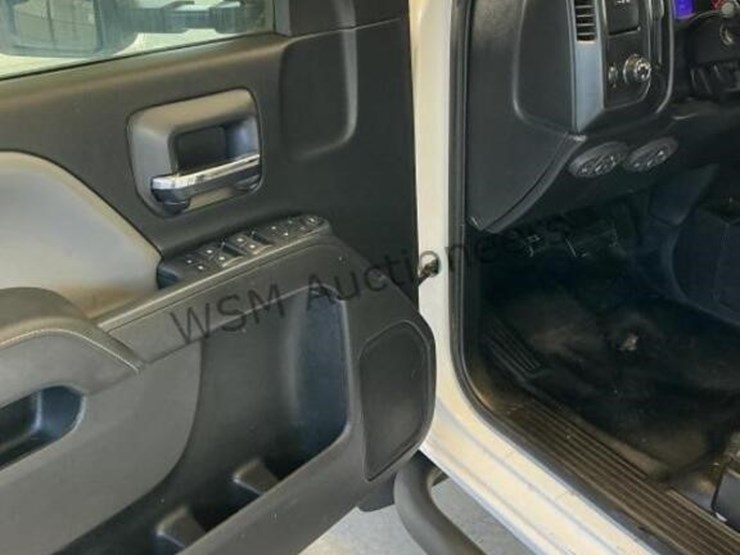 2015-chevrolet-silverado-3500hd-image-24