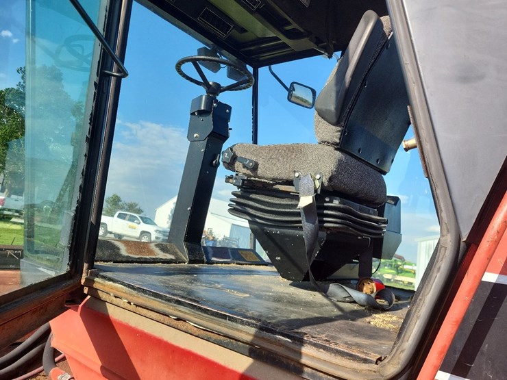 international-8840-swather-image-46