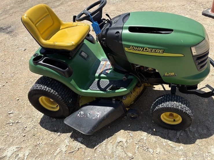john-deere-l118-image-1