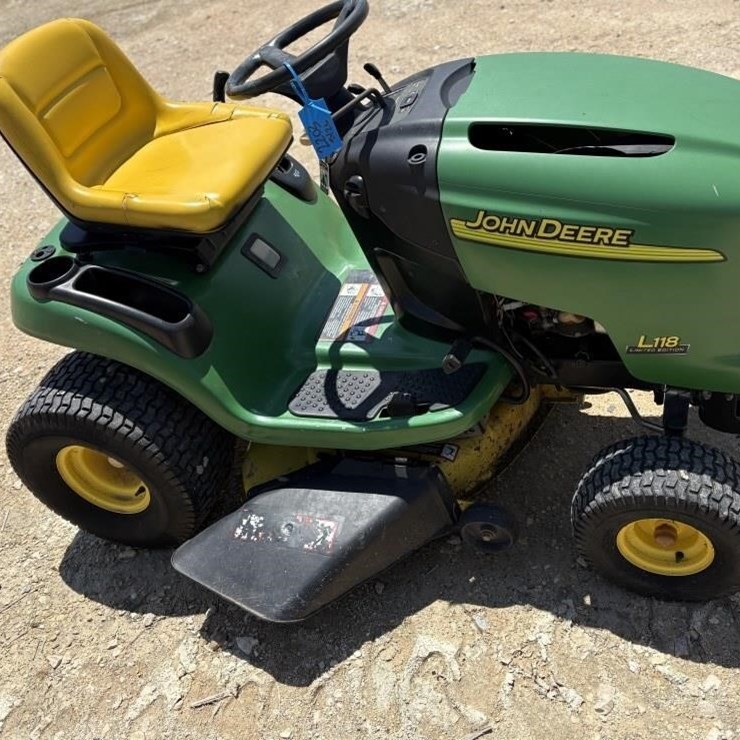 JOHN DEERE L118