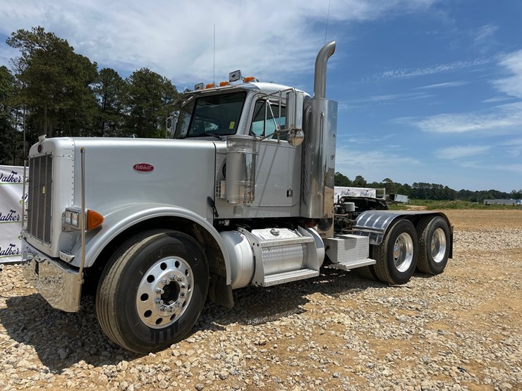2005-peterbilt-378-image-2